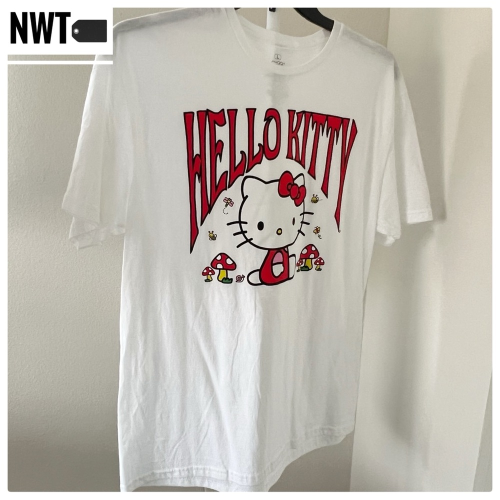 🎀NWT Sanrio Hello Kitty White and Red Casual T Shirt